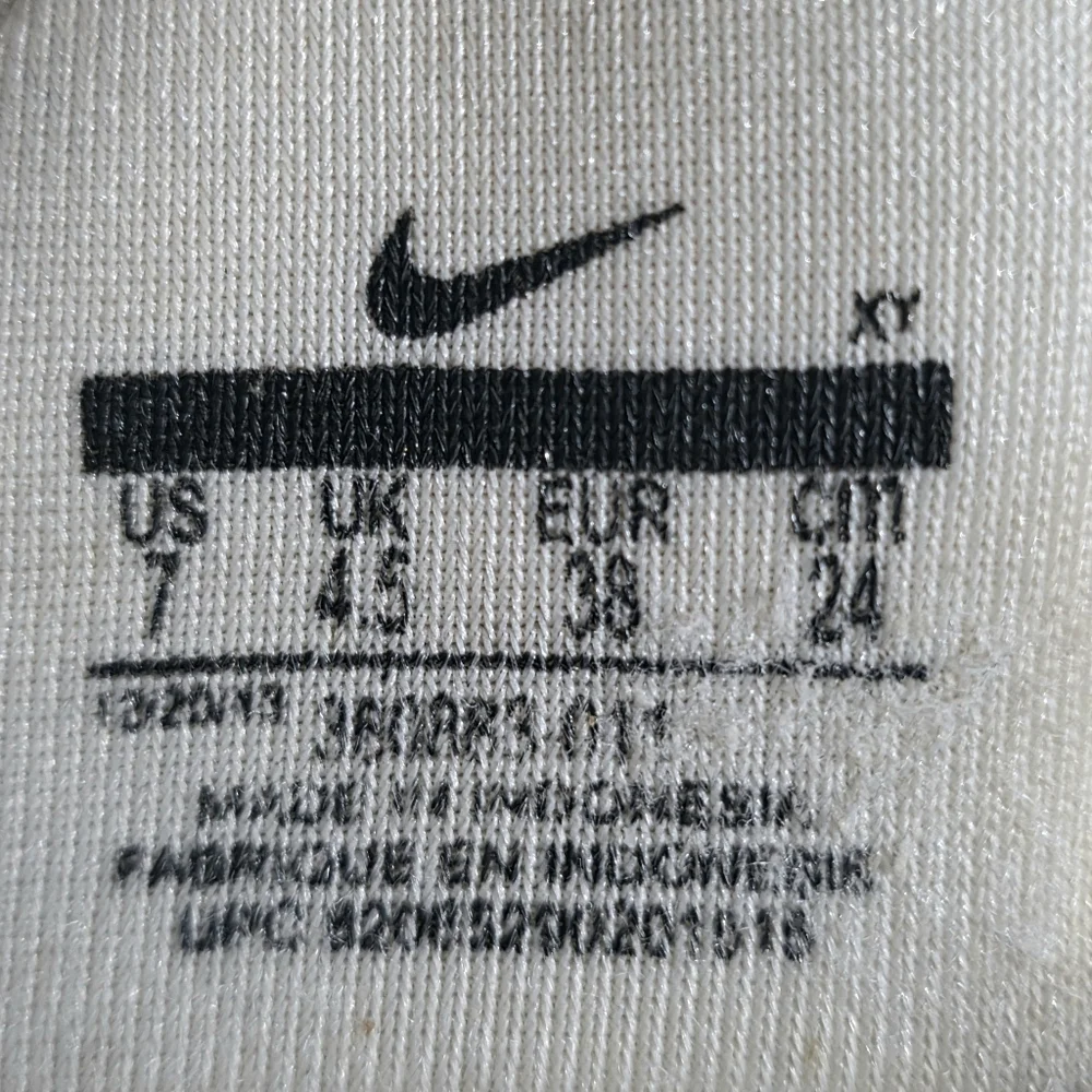 Nike Black and White Padded Insole Slide Sandals - Picture 6 of 6